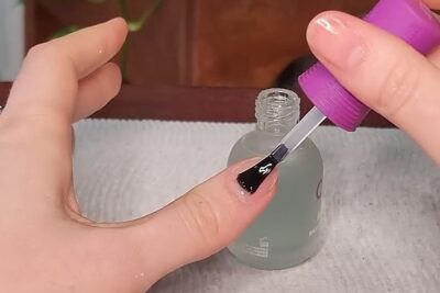 長すぎる爪、もう諦めない！ スマートフォン操作を劇的に変える「魔法のマニキュア」登場